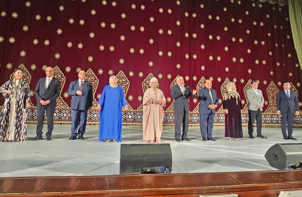 O‘zbek milliy akademik drama teatri ustoz san’atkorlari Farg‘onada